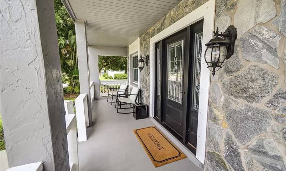 Sarasota House | Cheerful 3-bedroom two story house NO POOL AT THIS TIME