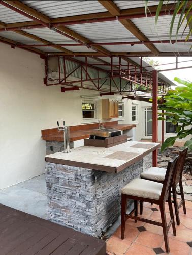 North Miami Beach House | CHEERFUL PRIVATE ROOM 2 MILES AWAY FROM SUNNY ISLES BEACH