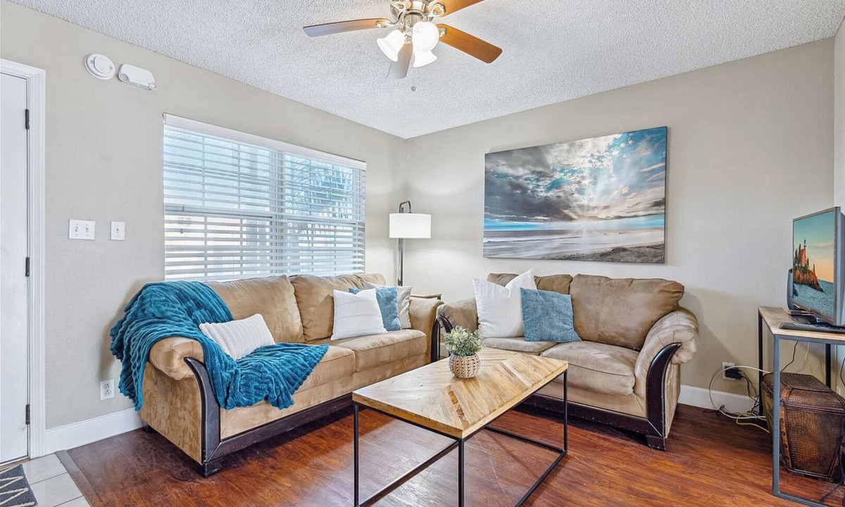 Chandler Park House | Cherie Down Townhome W/Patio, Balcony, BBQ Grills, Fire Pit & 5 Minute Walk to the Beach! 🏖️