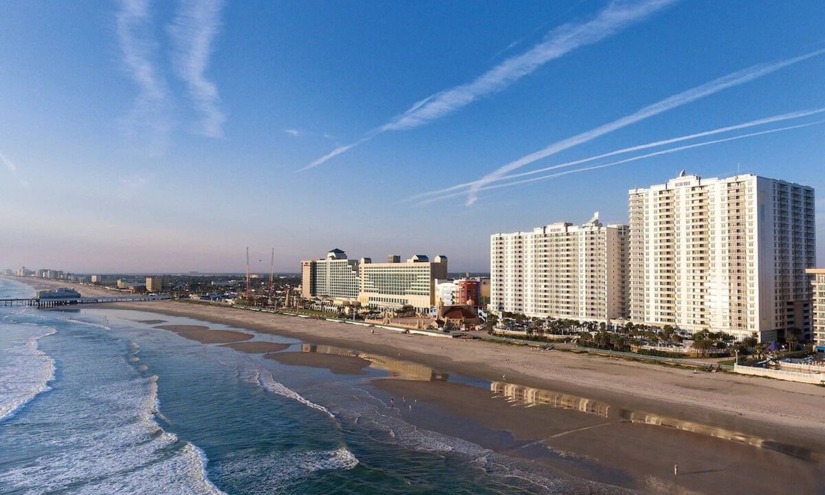 Brush - Stewarts Resort | Chic 1-bedroom Deluxe Suite in fabulous Daytona Beach!