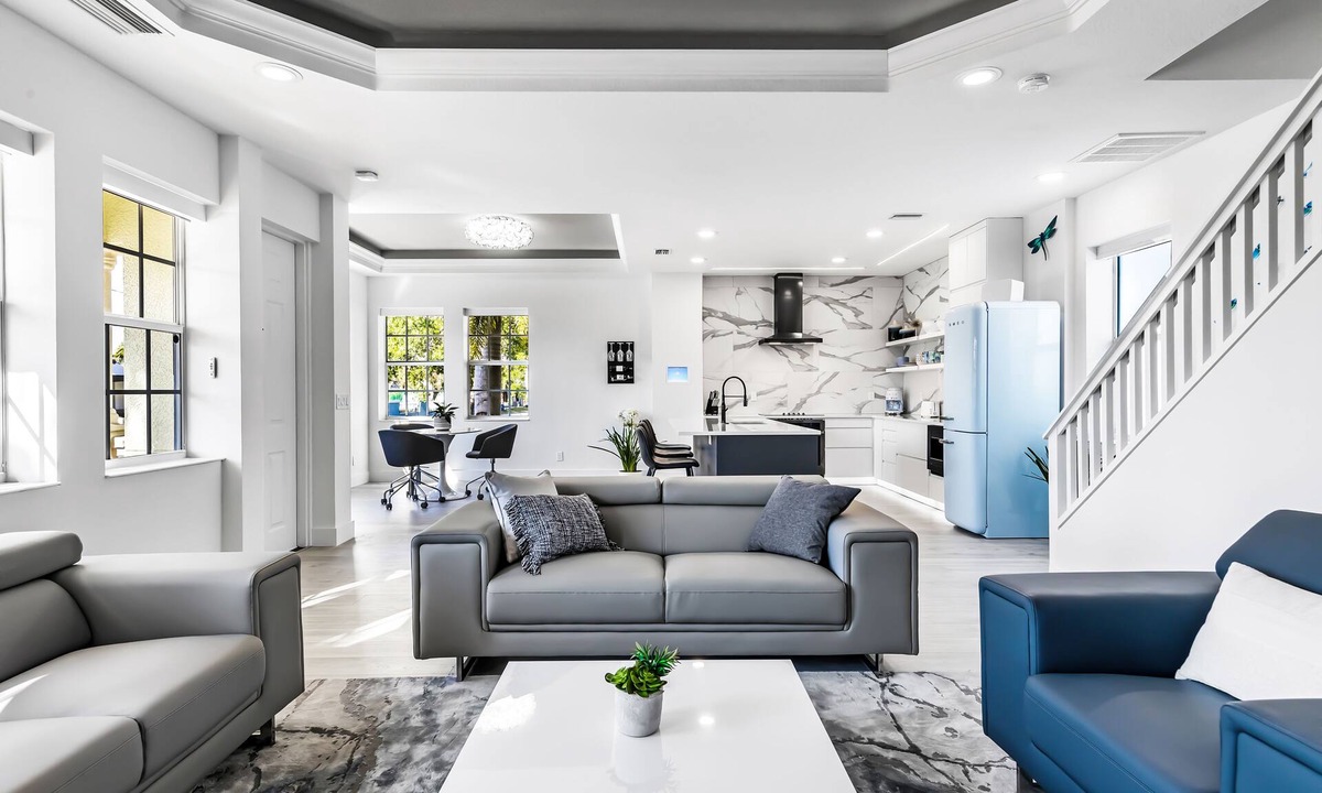 Fort Myers River District House | Chic & Cozy River District Townhouse