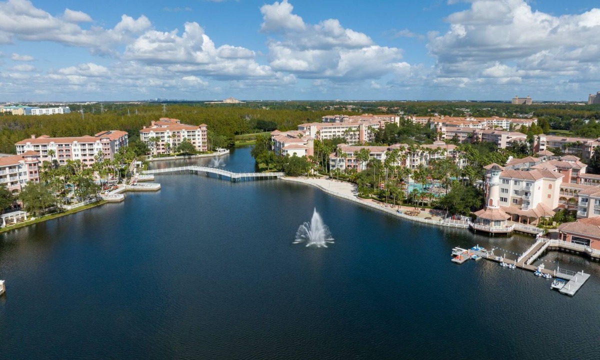 Williamsburg Resort | Christmas in Florida! 2 Bedroom, 2 Bath Villa – Marriott’s Grande Vista, Orlando