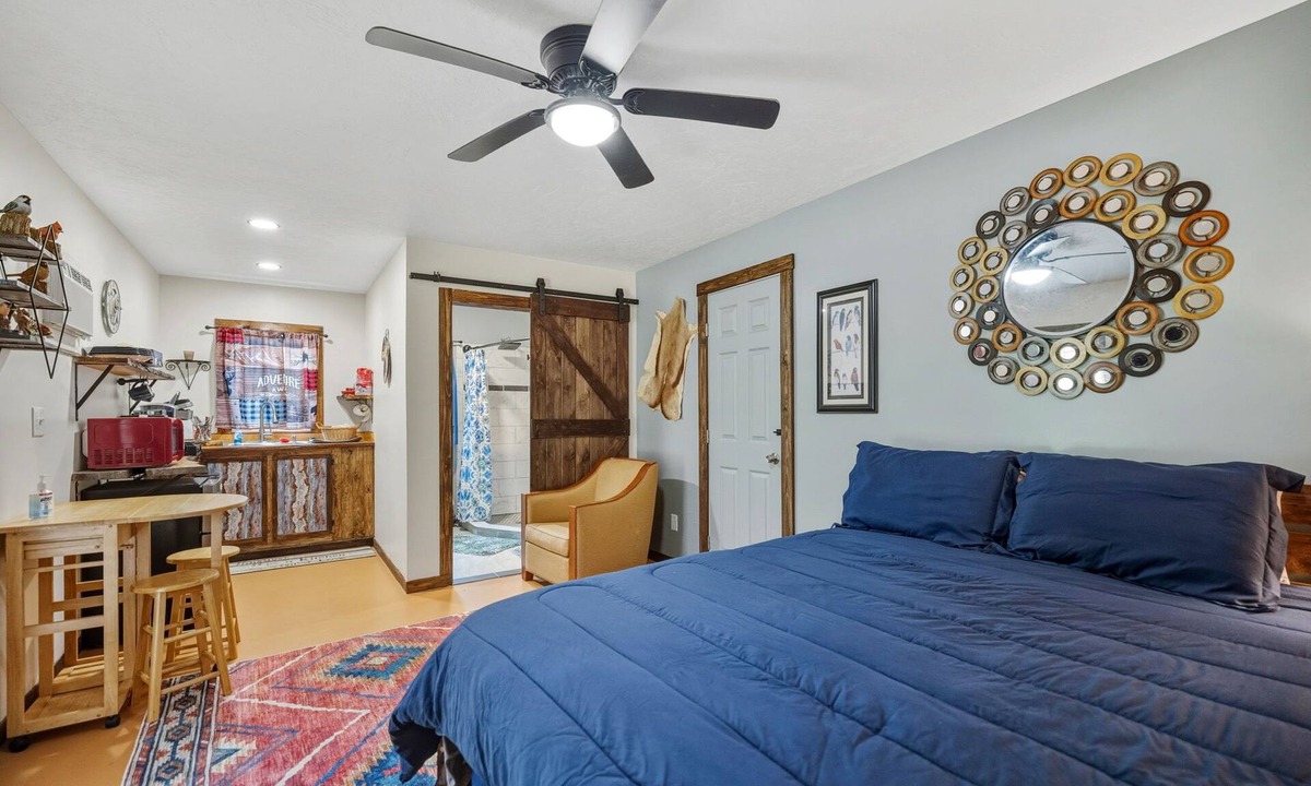 Crystal River Cabin | Cindy's 1-bed Cabin Fire pit 5 min to sister springs