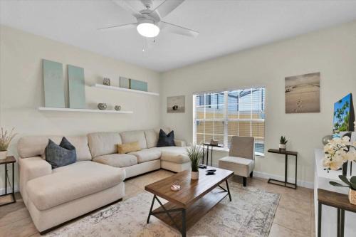 Bay Lake Villa | City Palm Villa