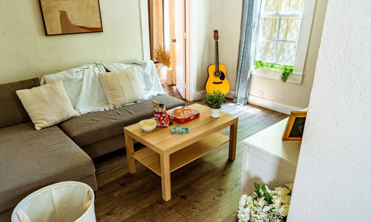 Grandview Heights House | CityPlace Stay | Convention Center, BBQ, & Beach