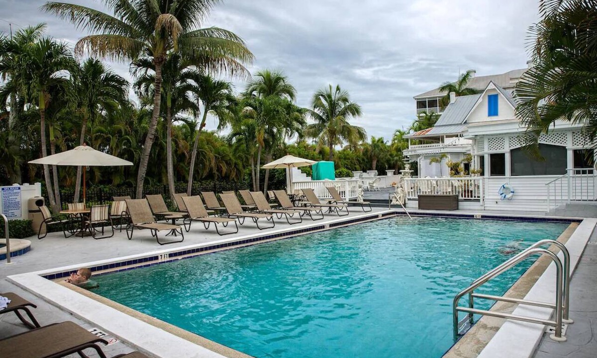 Marco Island Hotel | Classic 2BR Water View Suite at Olde Marco Inn Near Marina & Shops