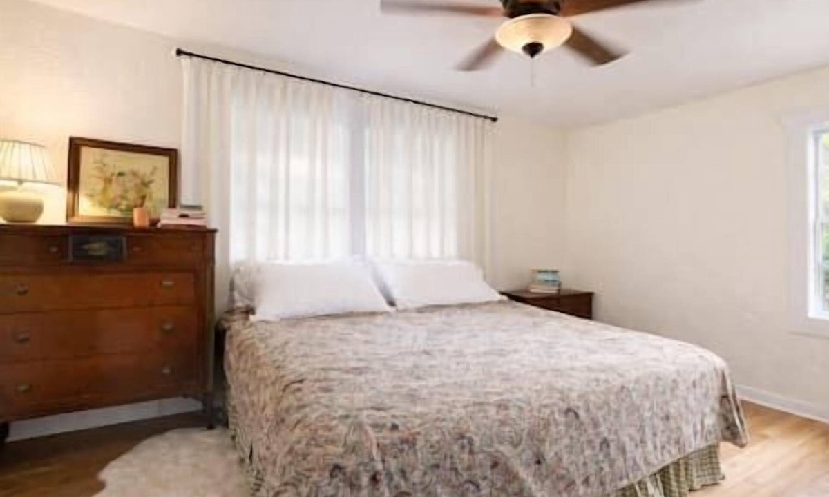 Gainesville House | Clean Family Home - 1 Mile from UF. Free Parking.
