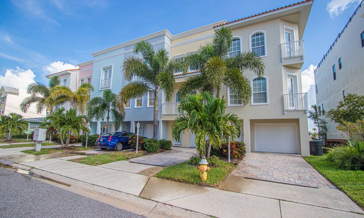 Clearwater Beach House | Clearwater Beach 4BR, 4BA with Rooftop, Pool, Gameroom, Elevator. Park and walk!