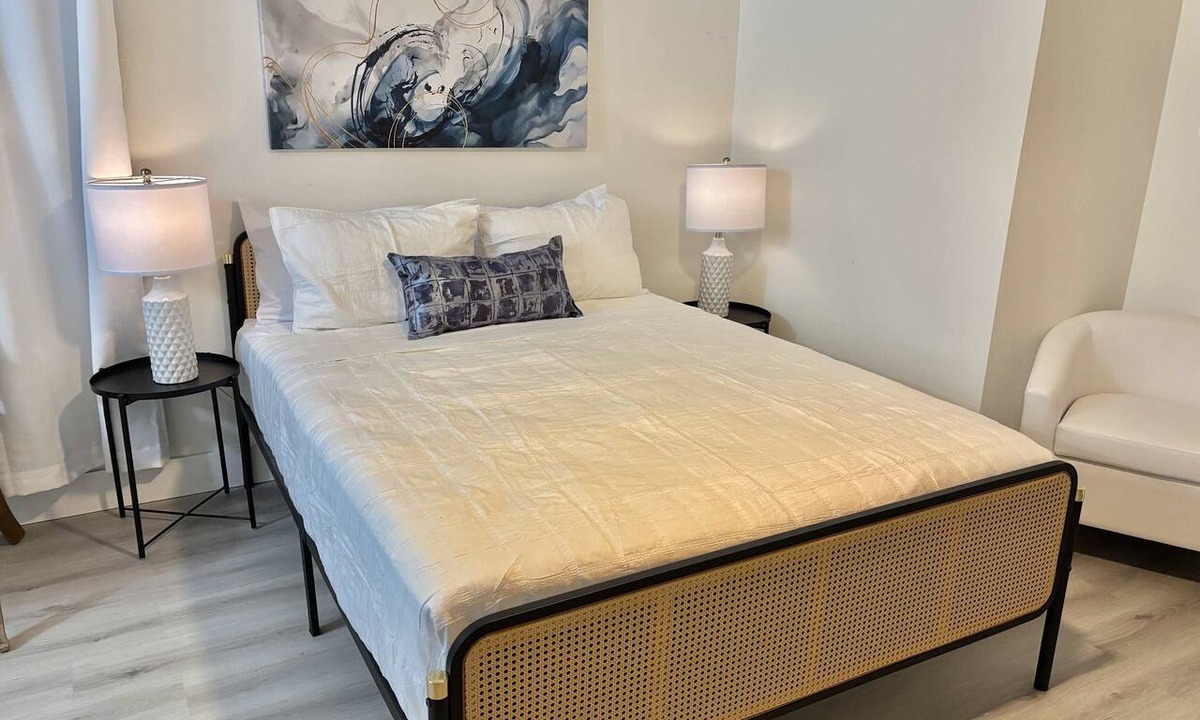 Bay Esplanade Apartment | Clearwater Beach Retreats - Bayside Flat