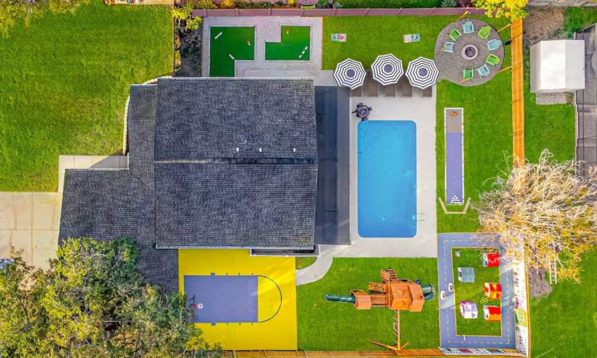 Seminole House | Clearwater Oasis - Heated Pool, Basketball, Games!