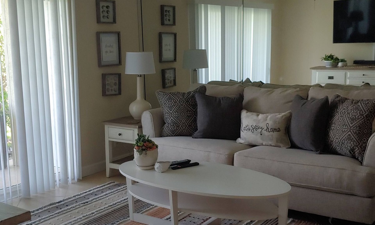 Isla del Sol Condo | Close to beach, St Petersburg Fl. Stylish 1st floor