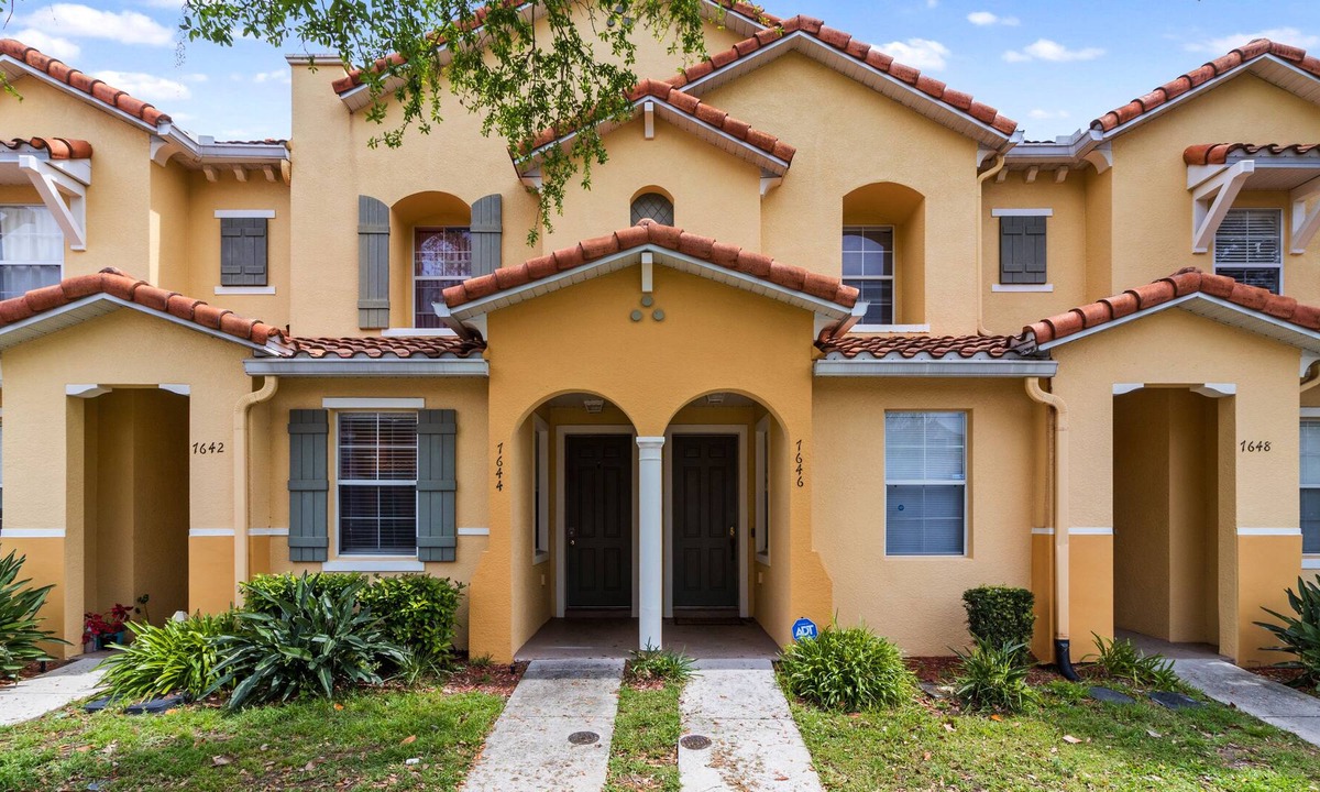 Crestwynd Bay House | Close to Disney! Family-sized villa & private patio space!