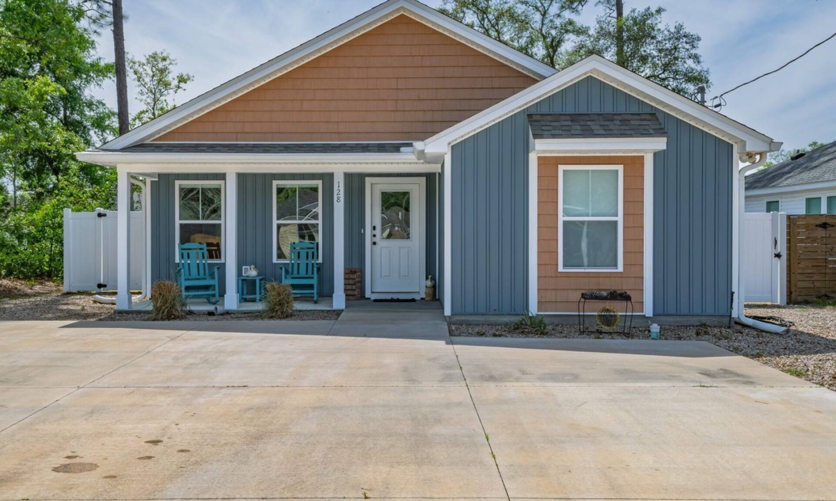 Crawfordville House | Coastal 3BR Home w/Backyard & BBQ | Near Beaches!
