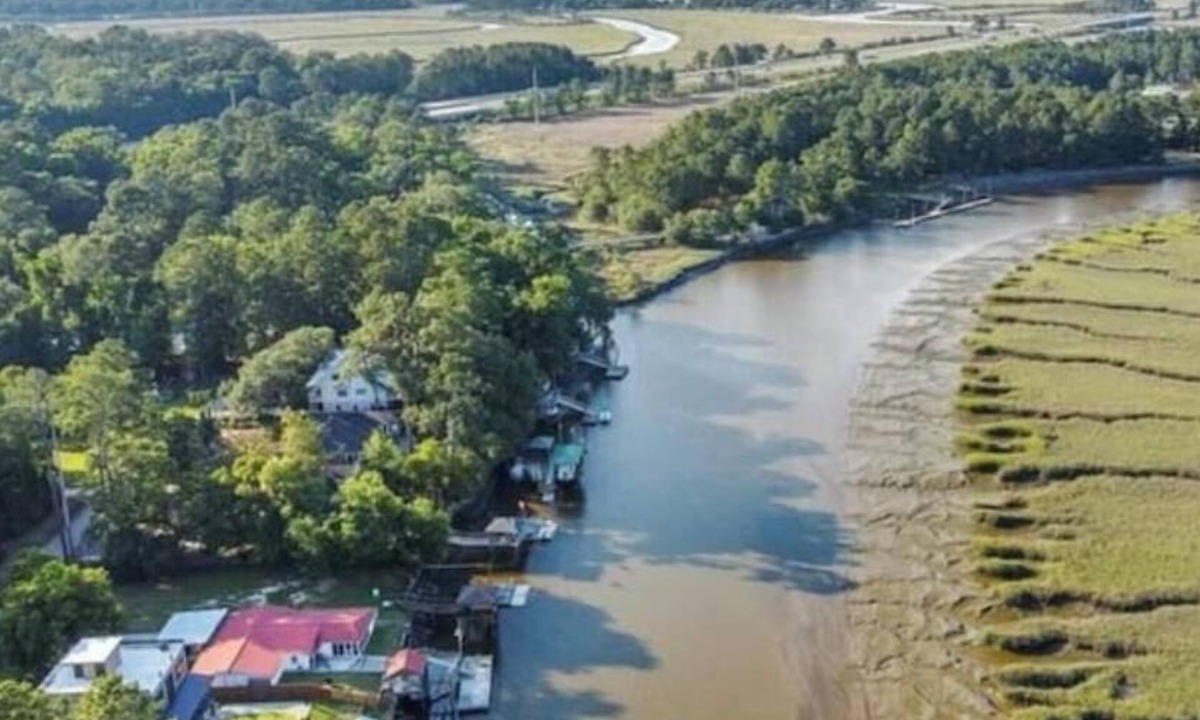 Midway House | Coastal Charm on Jerico River River Front