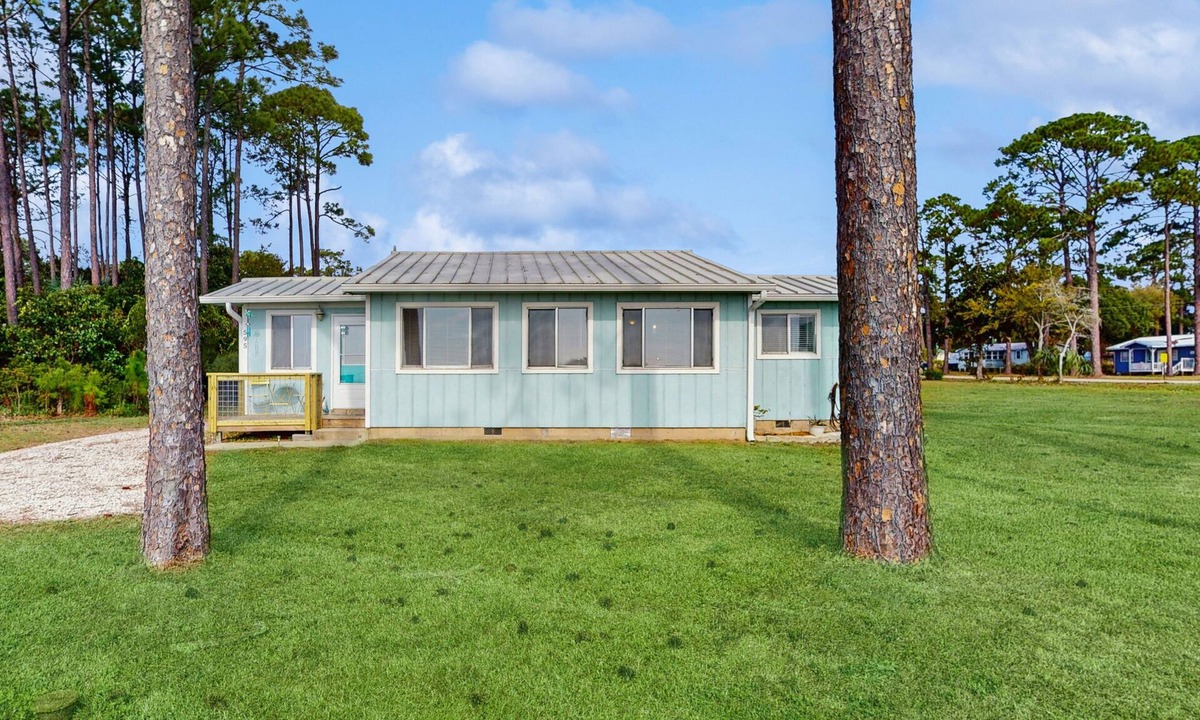 Eastpoint House | Coastal escape with bay views, fishing, Washer/dryer, and Wifi