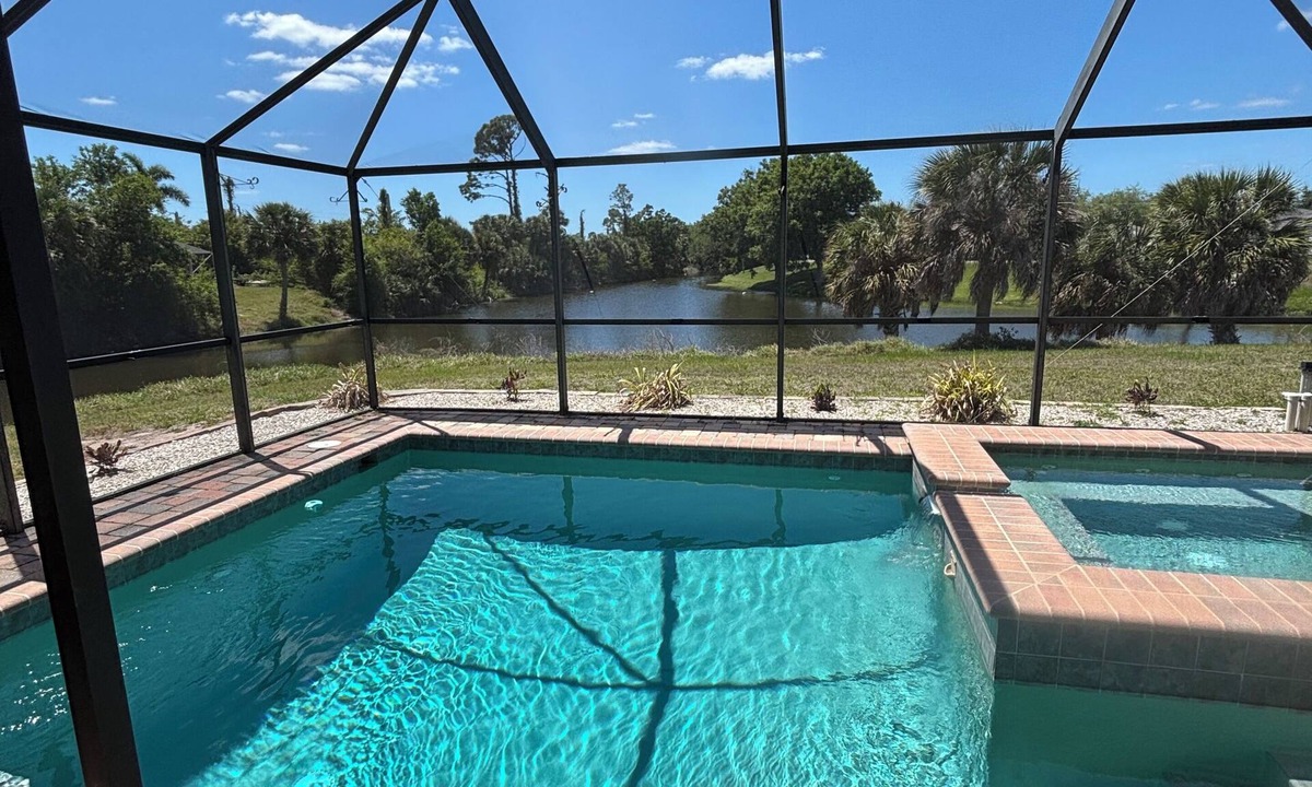 Englewood East House | Coastal Family Retreat with Pool & Hot Tub Heat Included Near Gulf Coast Beaches