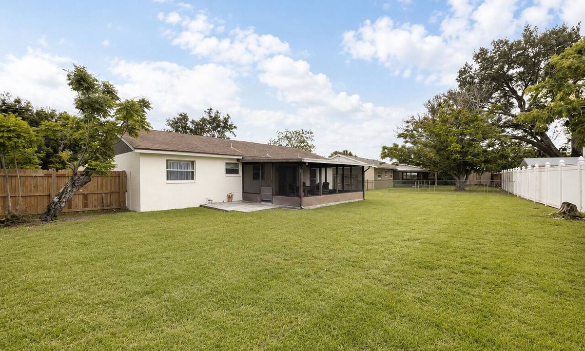 Apollo Beach House | Coastal Getaway in Apollo Beach/Pet Friendly !