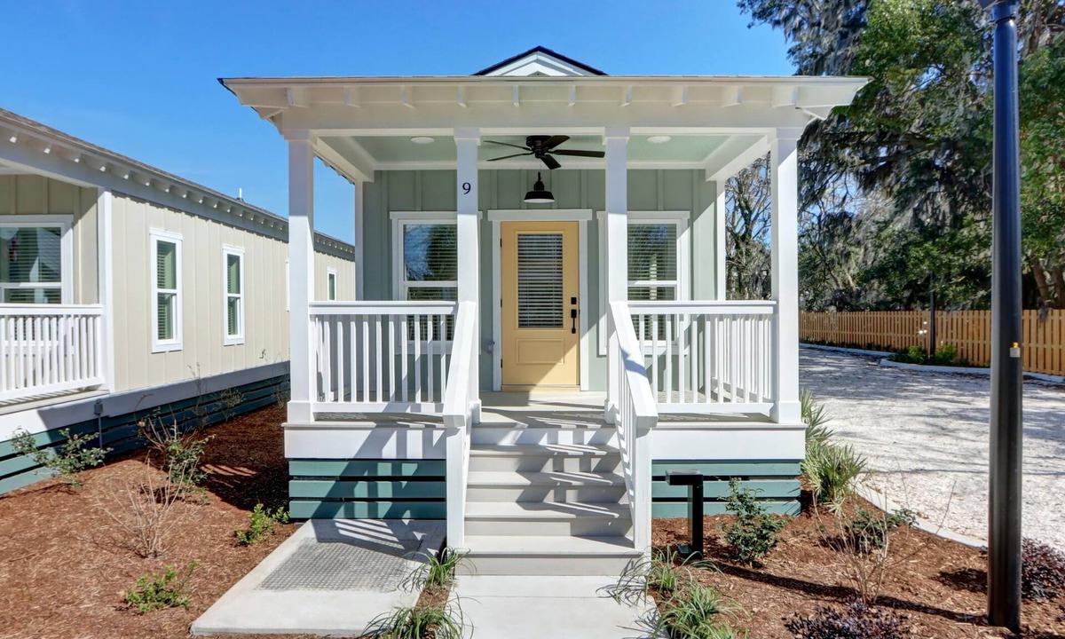 Thunderbolt Cottage | Coastal Grandma Cottage - 5 min to SAV, 15 to Beach By Lucky Savannah