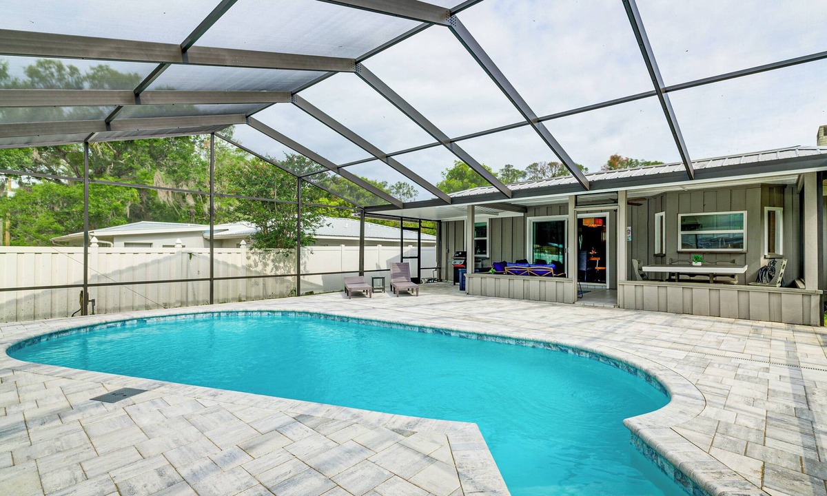 Crystal River House | Coastal Group Getaway Near Three Sisters Springs