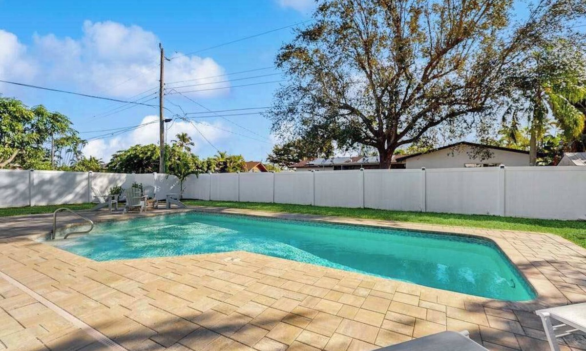 Villas House | Coastal home with private pool, arcade games, and firepit