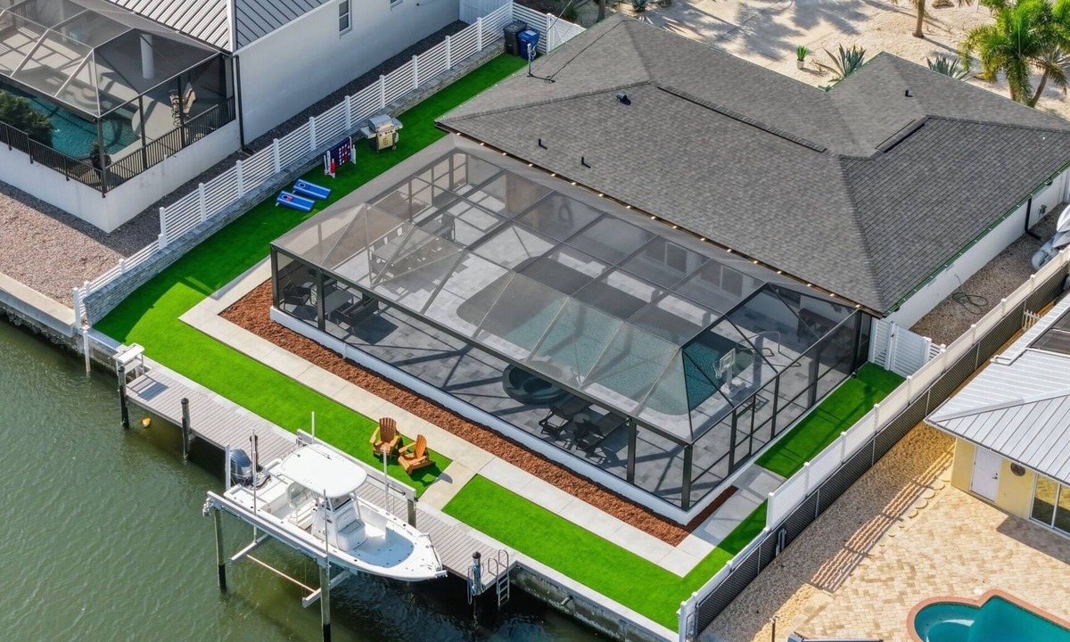 Whitney Beach House | ⚓ Coco Loco! Canal Front, Pool, Dock & More!⚓