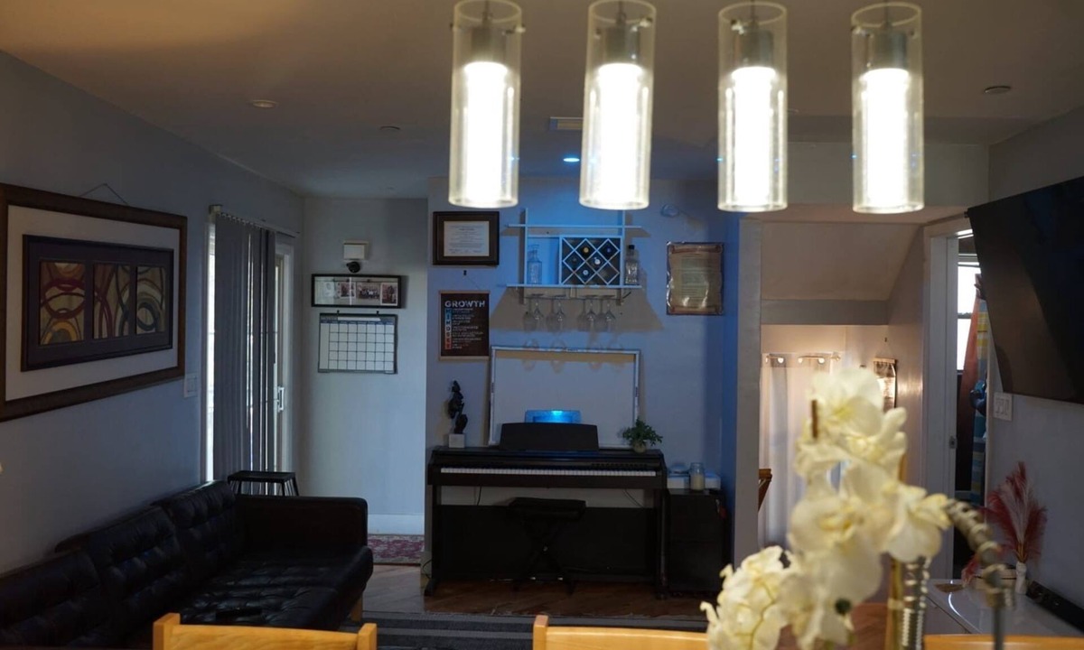 Queens House | Comfortable Private Room in Host's Home, Saint Albans, Queens with AC on 2nd FL