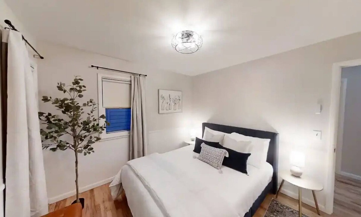 Norwich House | Comfy and Cozy Cape style home, newly remodeled throughout!