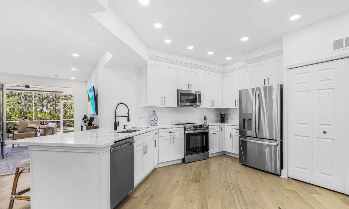 Fort Myers Condo | Completely Remodeled-Fully Furnished Modern 2BR/2BTH-Country Club Membership