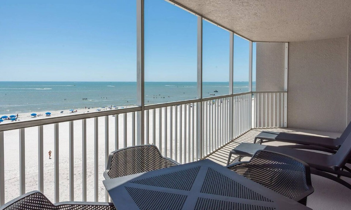 Hills T P House | Condo for rent in Fort Myers Diamond head hotel resort with beach view