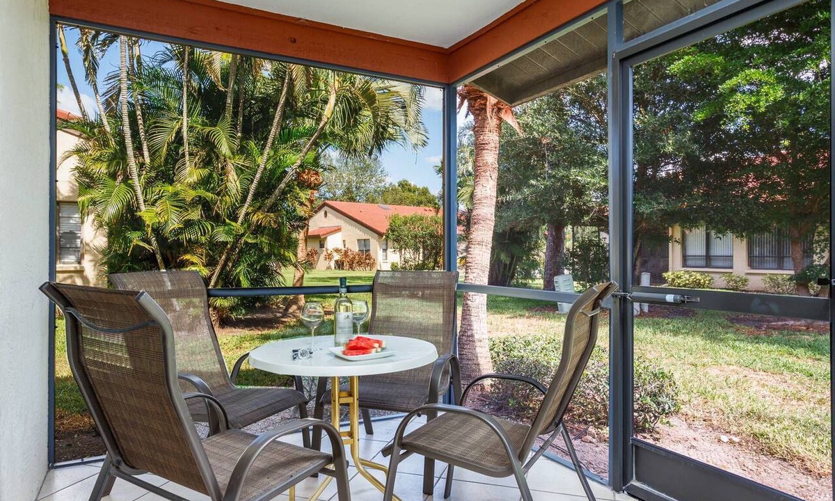 Sarasota Condo | Condo on Quiet Cul-De-Sac | Heated Pool/Spa | Tennis | Putting Green | Short Drive to Beach