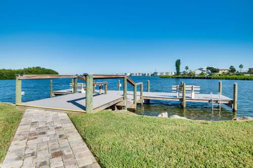 Cocoa Isles House | Condo w/Direct Ocean Inlet View: Bikes Included!