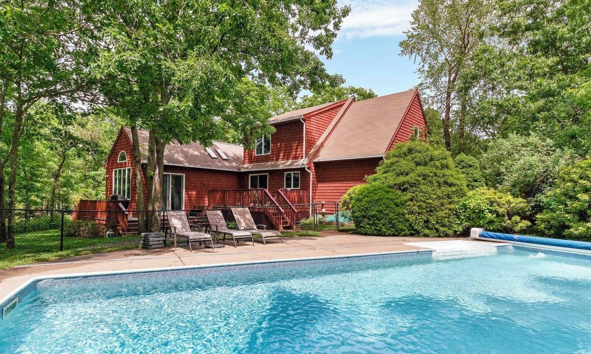 Flanders House | Contemporary Hampton Bays home on one acre of manicured lawn, private pool,.