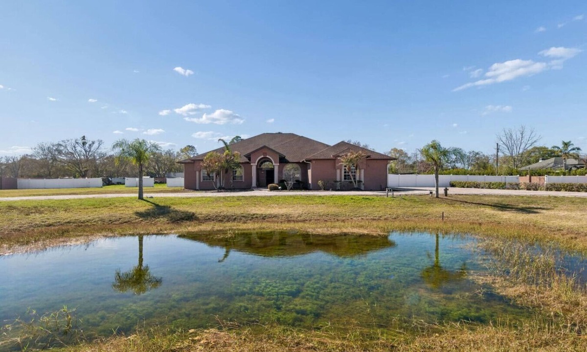 East Lake House | Convoy History Mansion