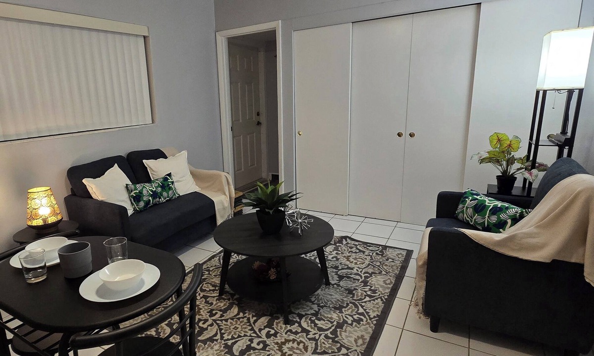 West Miami House | Cool house with AC in vibrant Miami