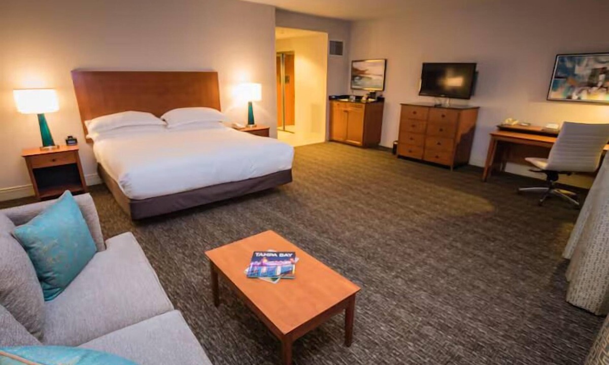 St. Petersburg Hotel | Couples Retreat | Modern Amenities & Waterfront Views