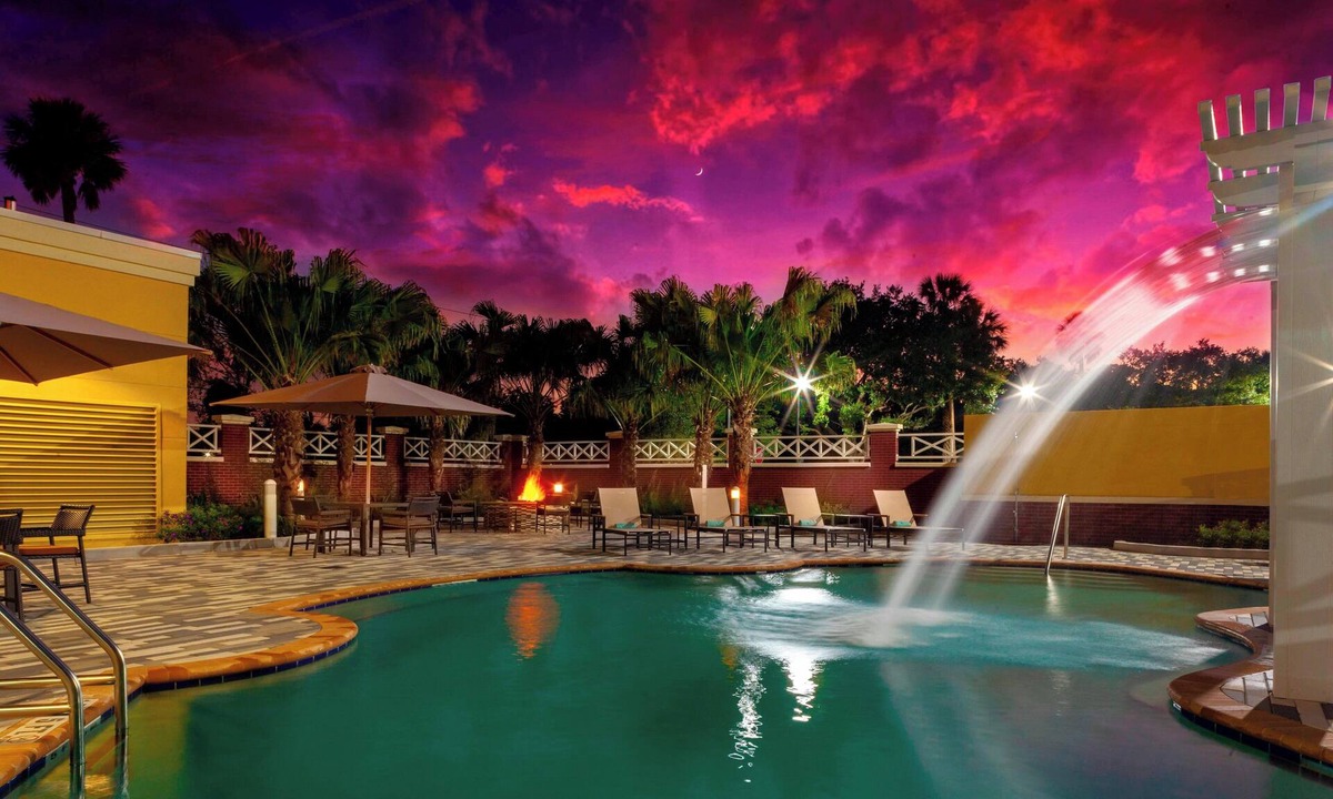 DeLand Hotel | Courtyard by Marriott DeLand Historic Downtown