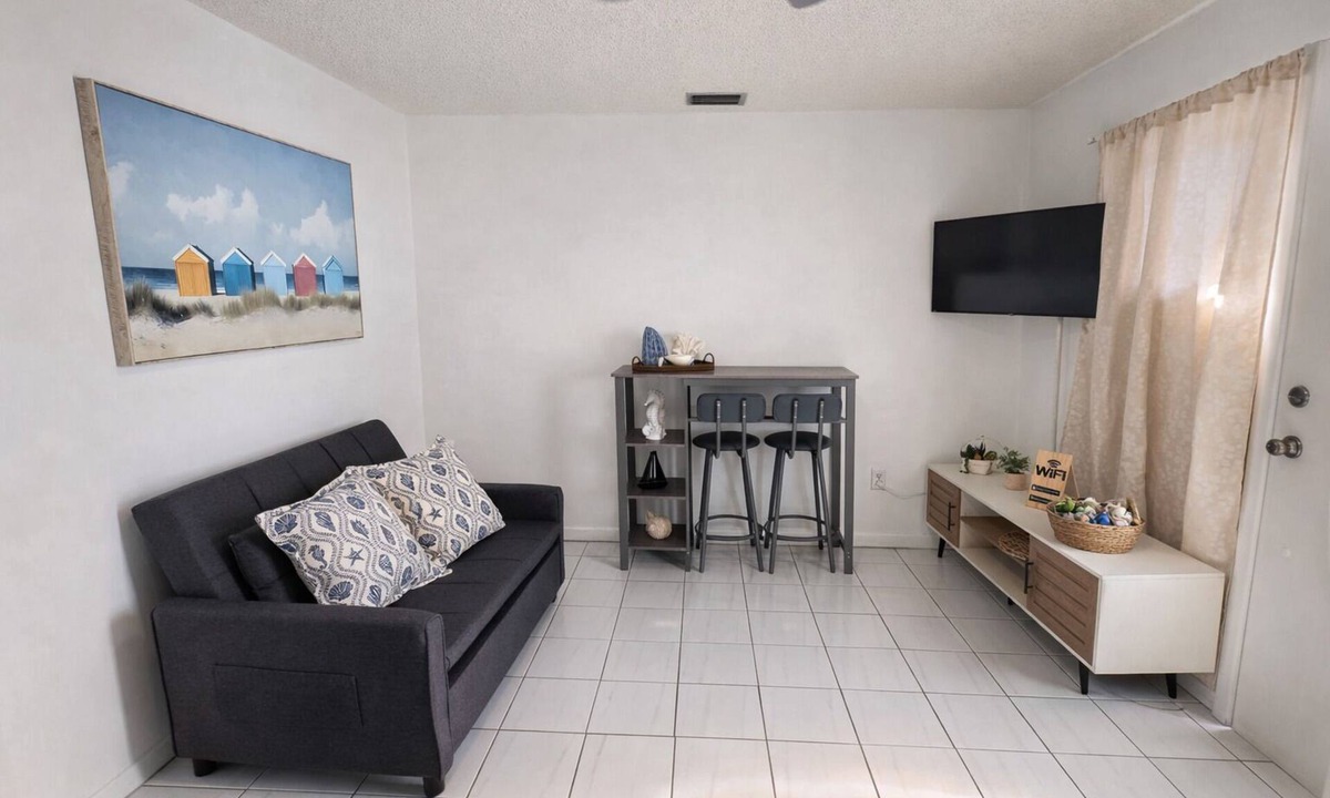 Coral Way Apartment | Cozy 1-bedroom apartment in pleasant Miami with AC