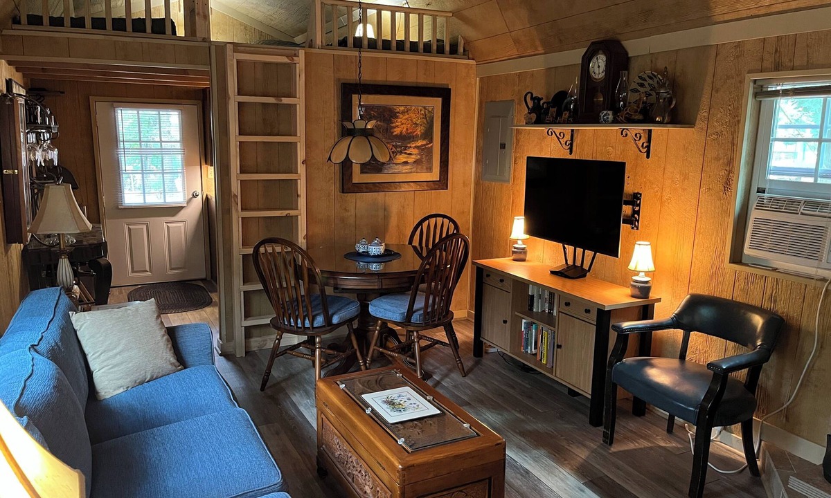 Fort Valley Cottage | Cozy 1-Bedroom Cabin w/Lofts in the Woods