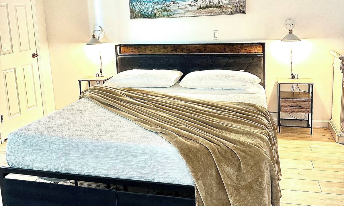 Temple Crest Apartment | Cozy 1-bedroom family-friendly apartment right in front of Bush Gardens