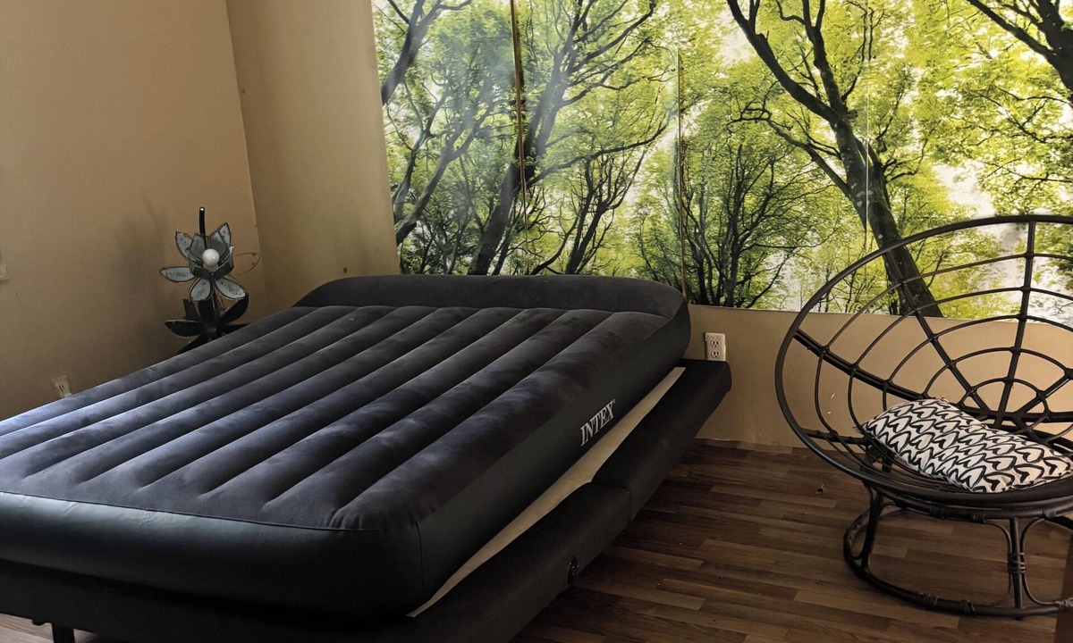 Northwest Orlando Resort | Cozy 1-bedroom resort in delightful Orlando Master suite with en-suite showers