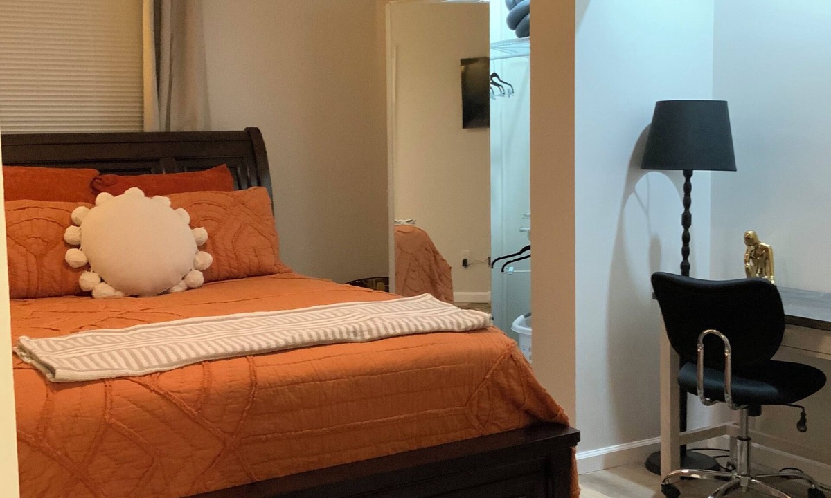 Springfield Apartment | Cozy 1BR Near UF Health & Proton Sleeps 3. Ideal for Travelers