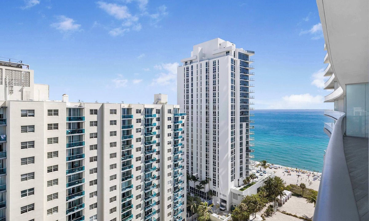 Hollywood South Central Beach Condo | Cozy 1BR | Ocean Balcony | Miami Stadium World Cup
