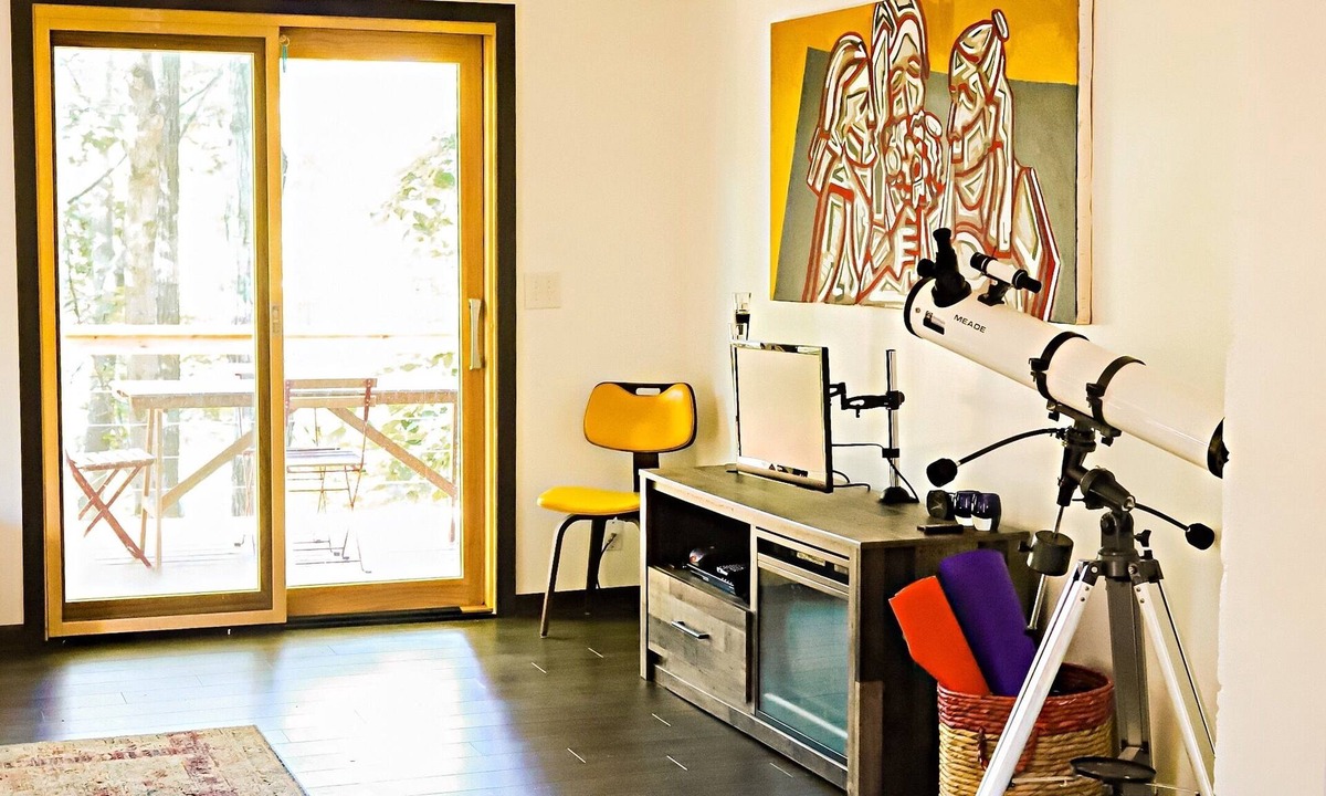 Paris Cabin | Cozy 2-bedroom cabin with outdoor barrel sauna, outdoor shower and fire pit