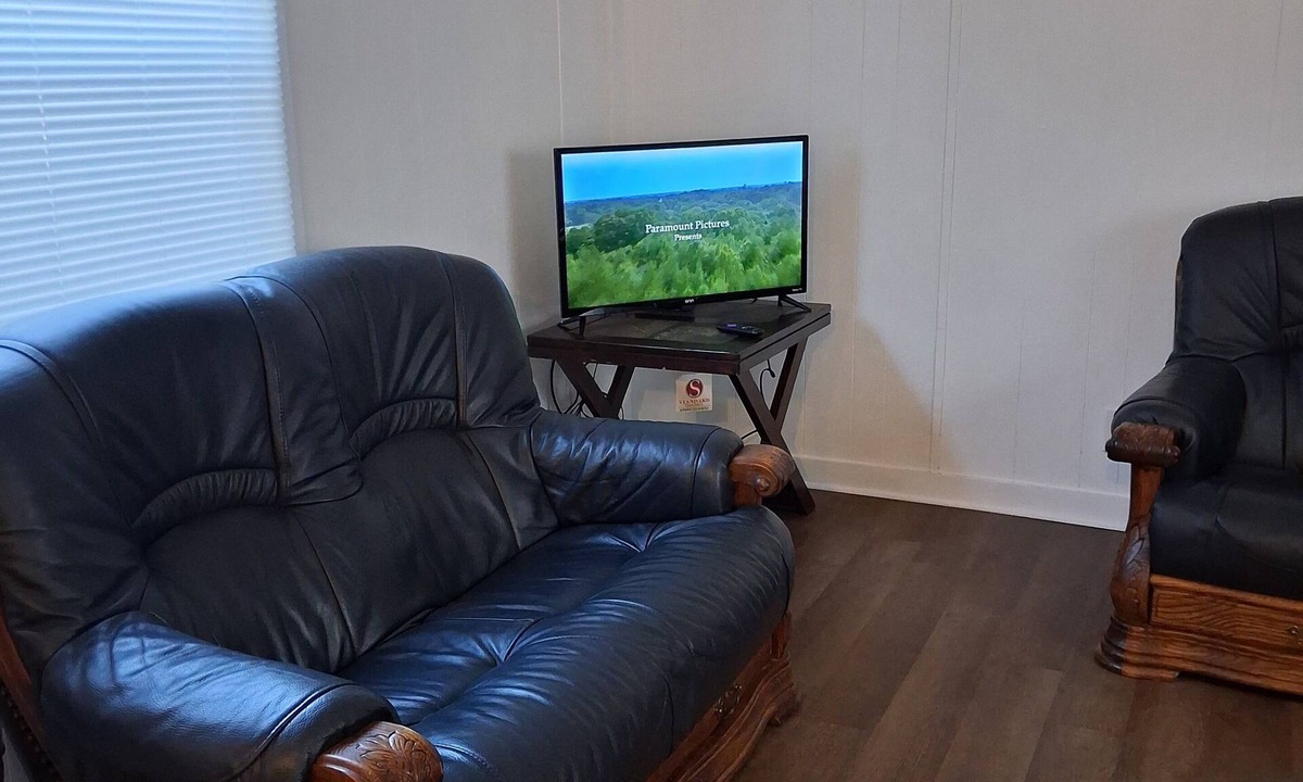 Rupert House | Cozy 2-bedroom mobile home in soothing Oglethorpe with AC coin laundry. No pets