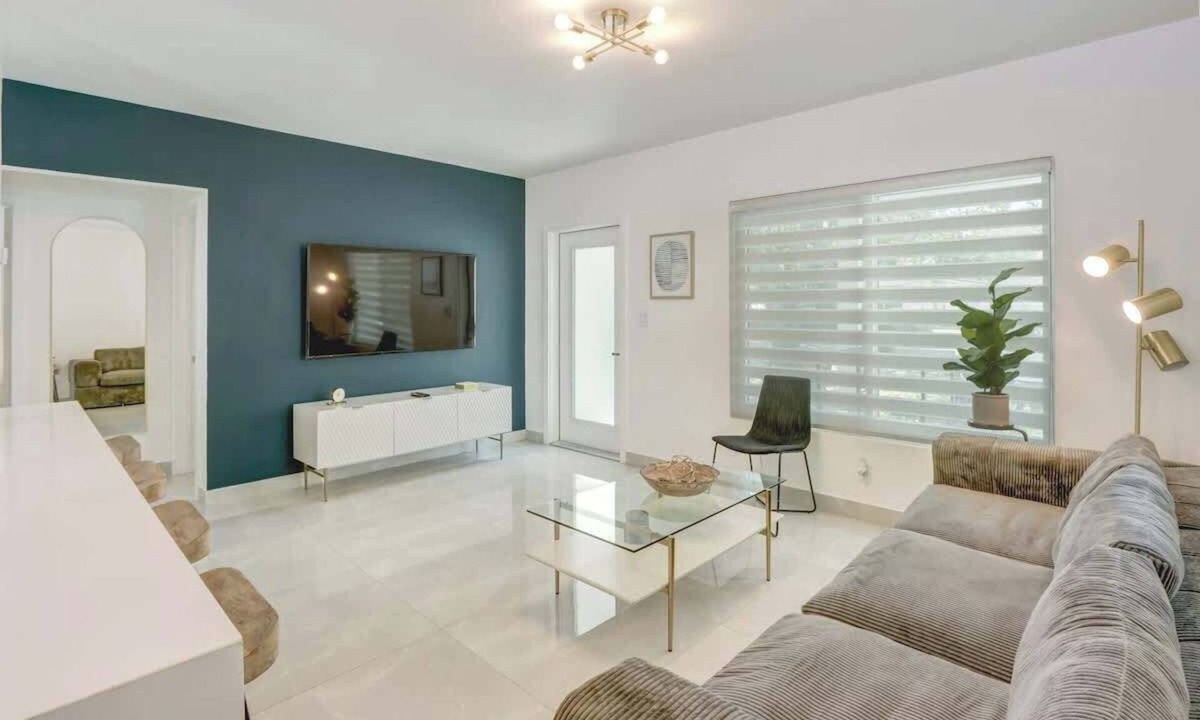 Hallandale Beach House | Cozy 2BR w/BBQ, Patio & Mini Basketball Court