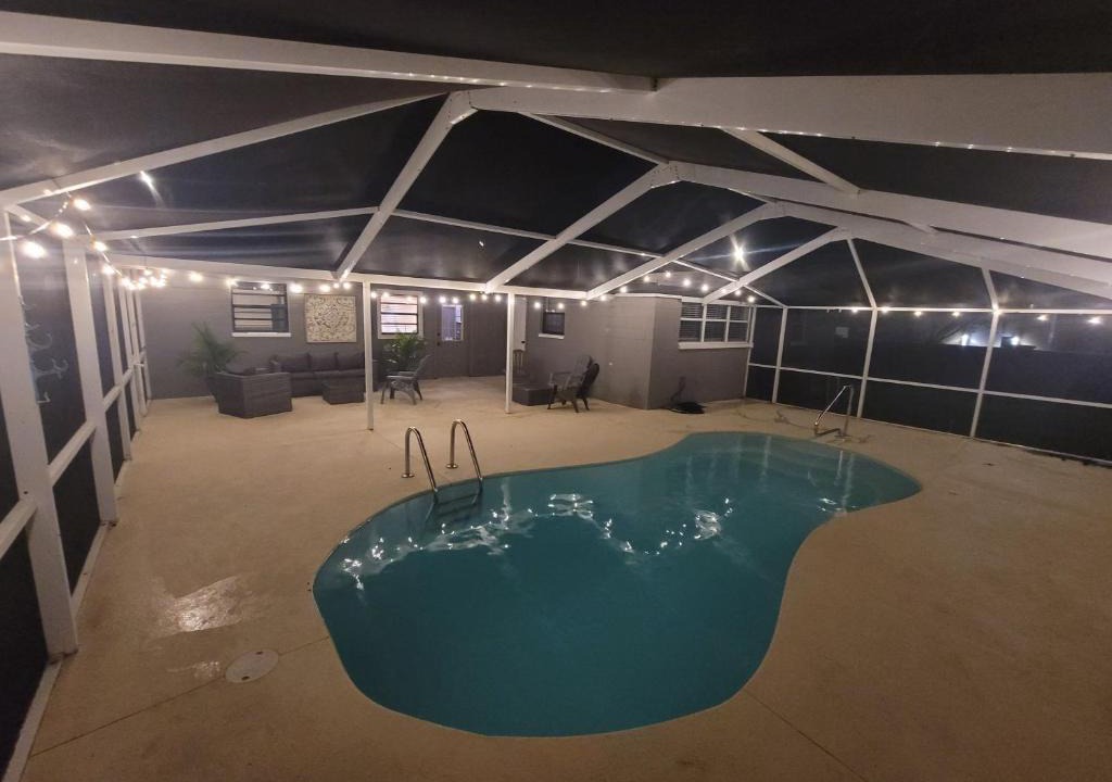 Temple Terrace House | Cozy 3 bed 2 bath pool home near Busch Gardens