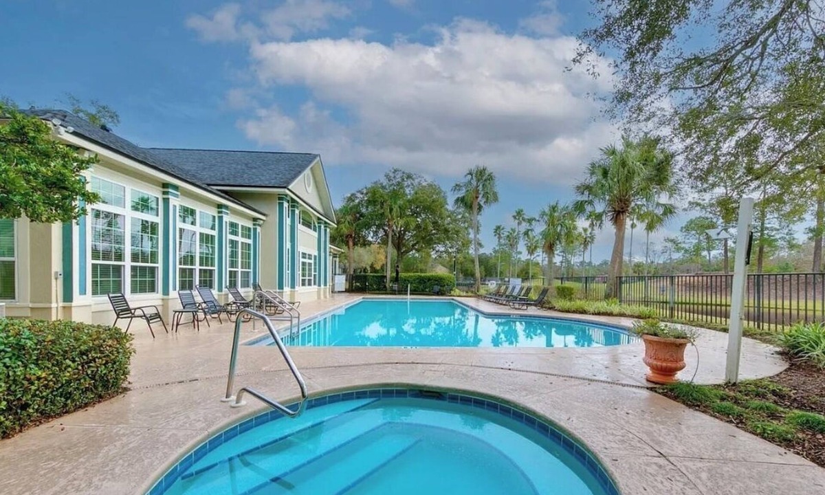Southside Condo | Cozy 3 bedroom condo near Jax beach and Mayo Clinic