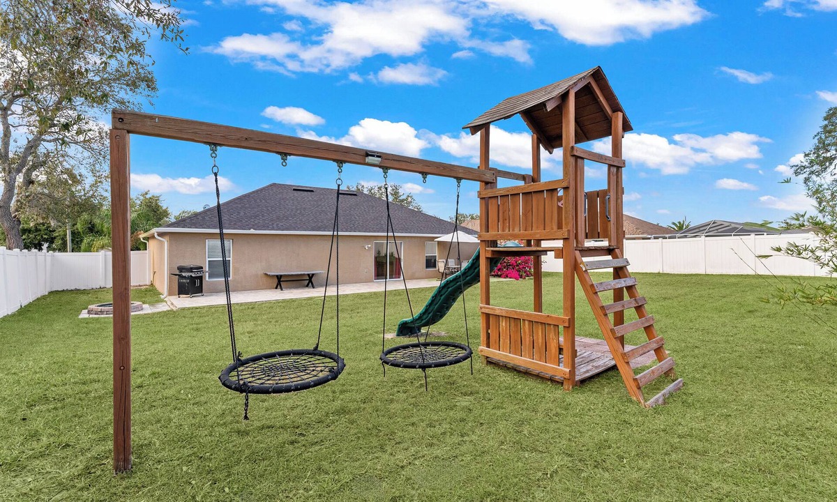 Spring Hill House | Cozy 3-bedroom Spring Hill Retreat—Pets, Fire Pit & Quick Trips to Weeki Wachee