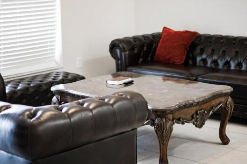 Sun 'N Lake House | Cozy 3-BR Villa in Sun n Lake