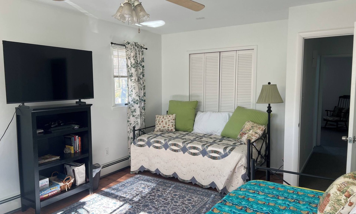 Commack Apartment | Cozy 3BR Apartment in Peaceful Neighborhood With Kitchenette